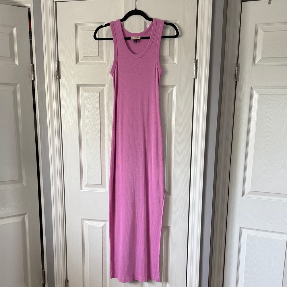 Sleeveless Pink Ribbed Dress with Slit